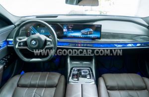 Xe BMW 735i Pure Excellence 2023