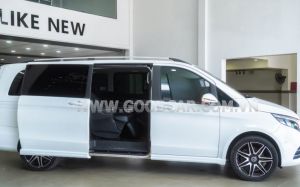 Xe Mercedes Benz V250 AMG 2023
