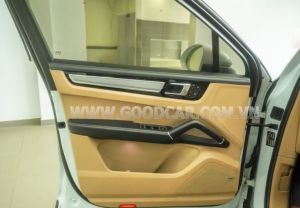 Xe Porsche Cayenne Platinum Edition 2022