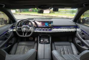 Xe BMW 530i M Sport 2025