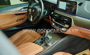 Xe BMW 520i Luxury Line 2022