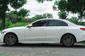 Xe Mercedes Benz C300 AMG 2025